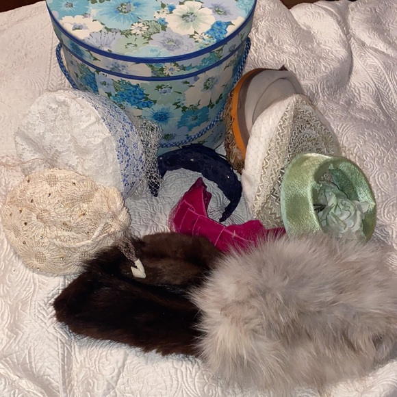 Accessories - Gorgeous Vintage Hat box with assorted hats including Fur hats